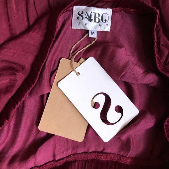 Burgundy satin romper - Picture 5 of 6